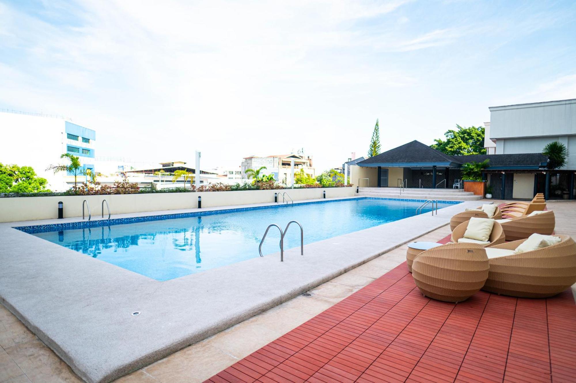 The Apo View Hotel Davao Stadt Exterior foto